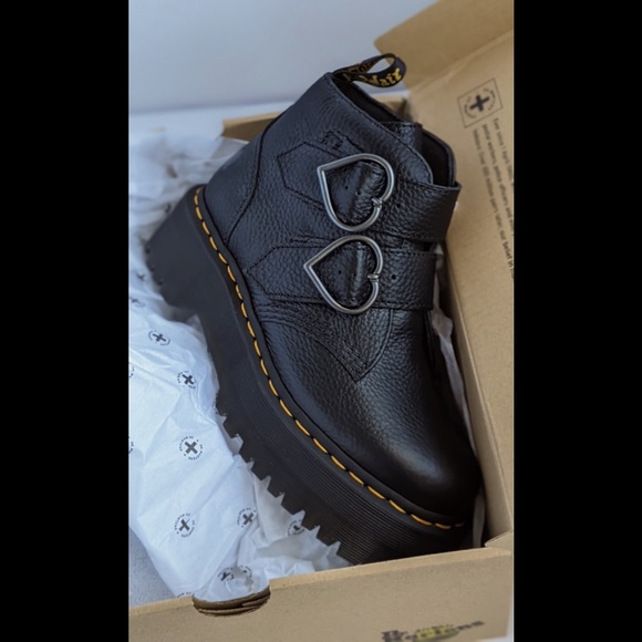 Dr Martens Devon Heart Leather Platform Boots - Picture 3 of 9